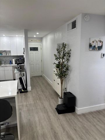 4050 NW 135th St 18-1, Opa-locka, FL 33054