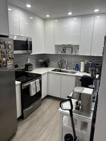 4050 NW 135th St 18-1, Opa-locka, FL 33054