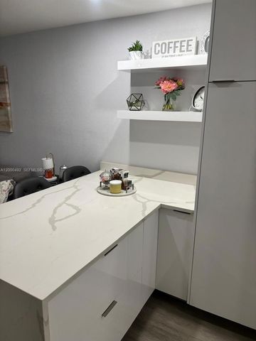 4050 NW 135th St 18-1, Opa-locka, FL 33054