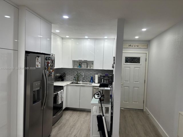 4050 NW 135th St 18-1, Opa-locka, FL 33054