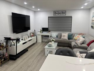 4050 NW 135th St 18-1, Opa-locka, FL 33054