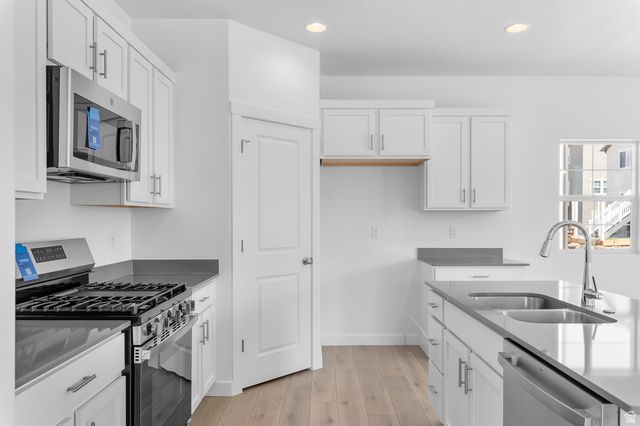 8227 W SENTINAL PEAK DR, Magna, UT 84044