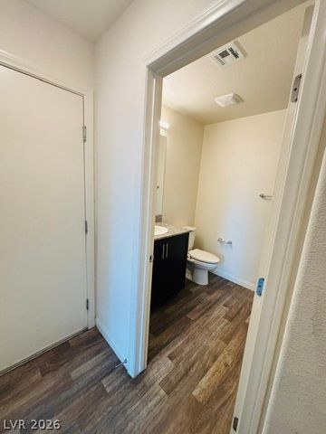 6952 Midnight Bronze Street, North Las Vegas, NV 89086