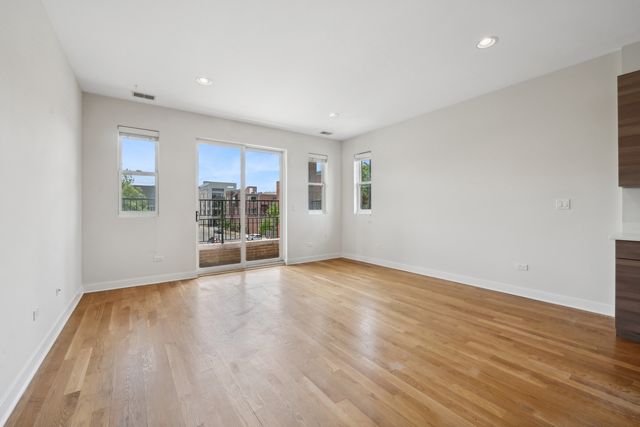 1956 W Ohio Street 3W, Chicago, IL 60622