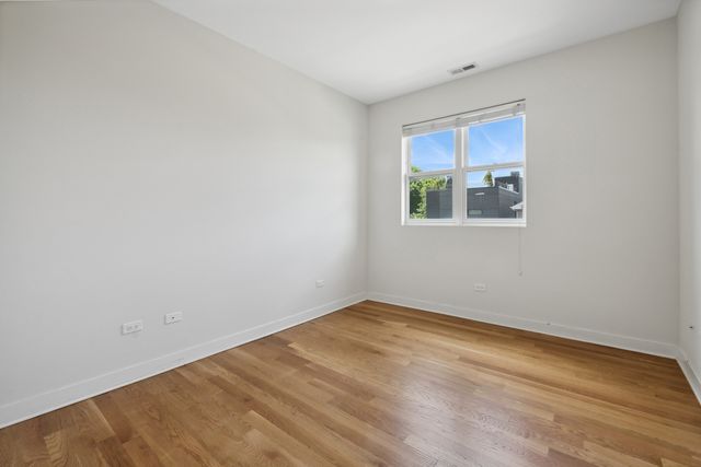 1956 W Ohio Street 3W, Chicago, IL 60622
