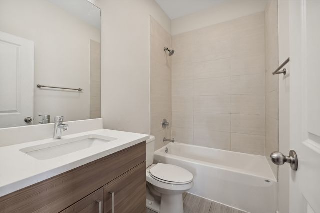 1956 W Ohio Street 3W, Chicago, IL 60622