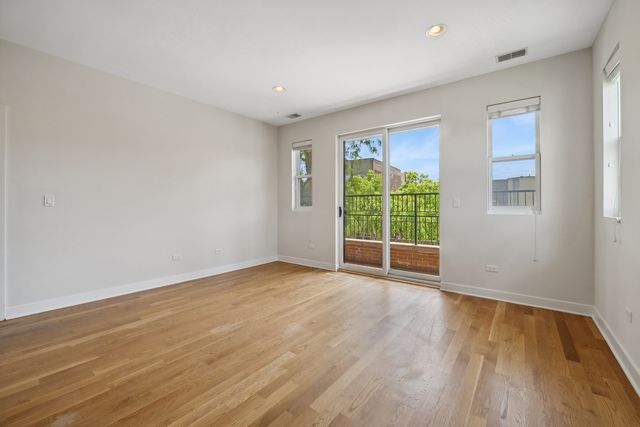 1956 W Ohio Street 3W, Chicago, IL 60622
