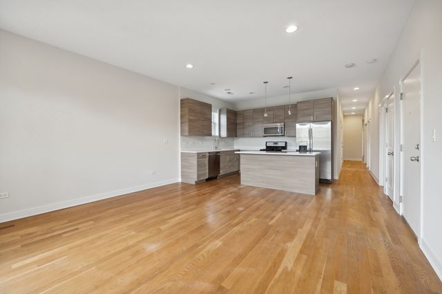 1956 W Ohio Street 3W, Chicago, IL 60622