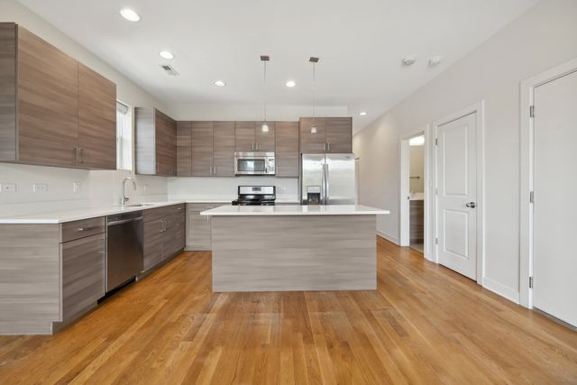 1956 W Ohio Street 3W, Chicago, IL 60622