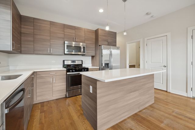 1956 W Ohio Street 3W, Chicago, IL 60622