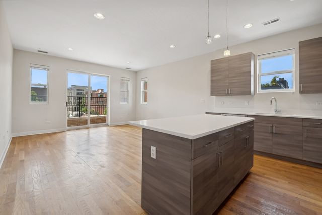 1956 W Ohio Street 3W, Chicago, IL 60622
