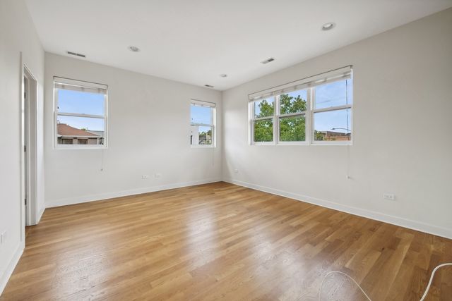 1956 W Ohio Street 3W, Chicago, IL 60622