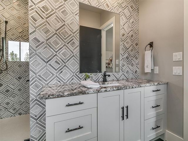 15617 Woodleaf Lane, Edmond, OK 73013