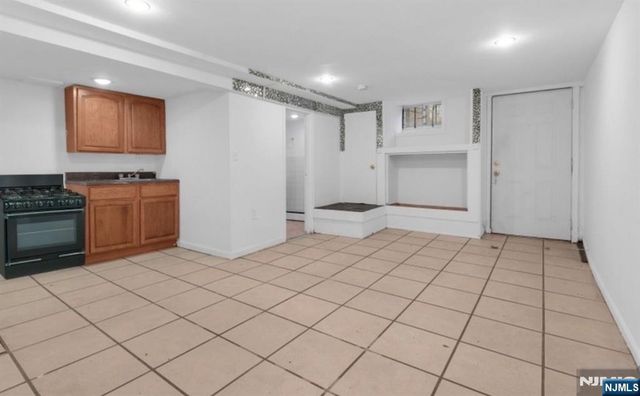 106 Peabody Place, Newark, NJ 07104