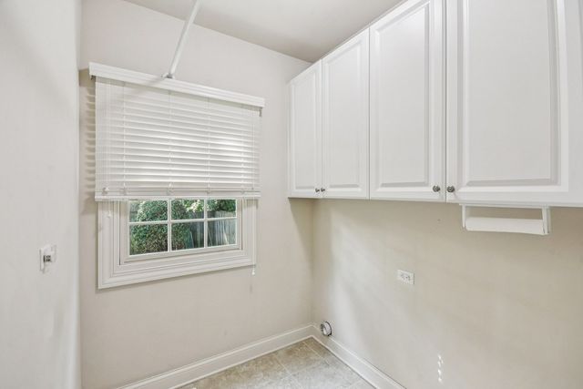 27W327 Williams Street, Winfield, IL 60190