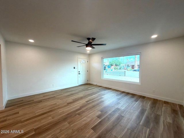 3529 W STELLA Lane, Phoenix, AZ 85019