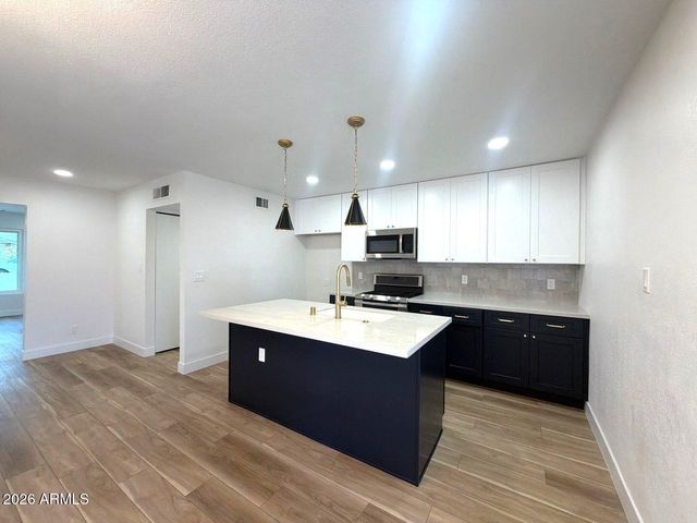 3529 W STELLA Lane, Phoenix, AZ 85019
