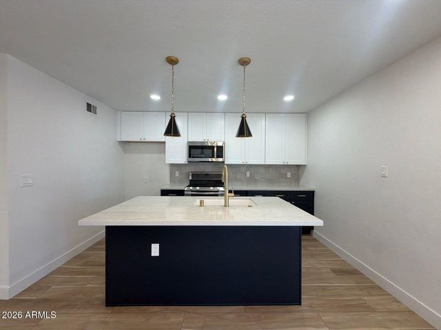3529 W STELLA Lane, Phoenix, AZ 85019