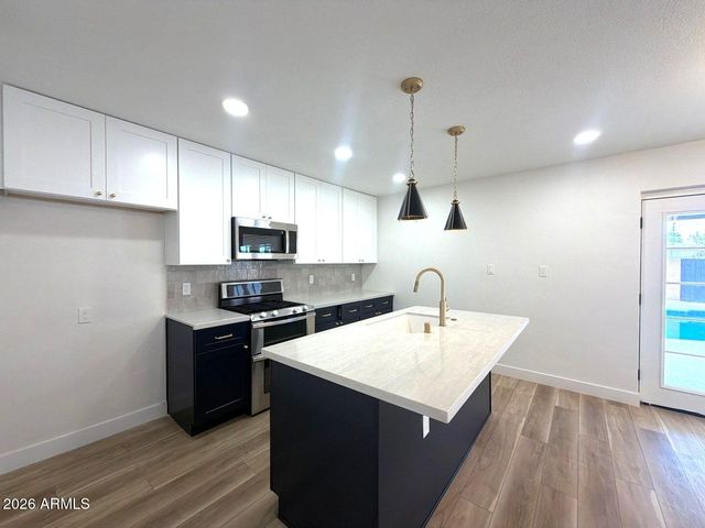 3529 W STELLA Lane, Phoenix, AZ 85019