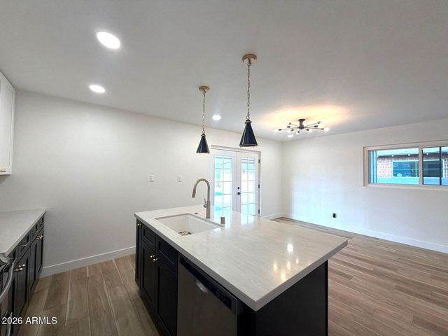 3529 W STELLA Lane, Phoenix, AZ 85019