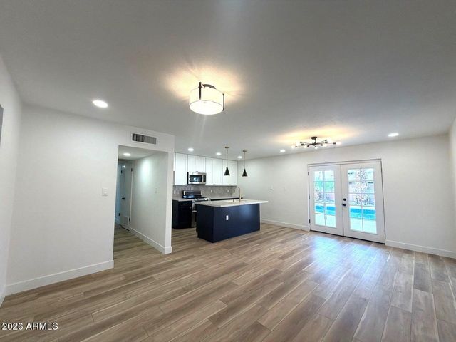 3529 W STELLA Lane, Phoenix, AZ 85019