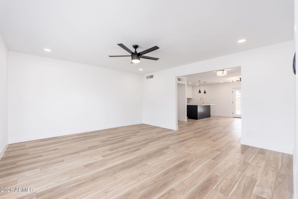 3529 W STELLA Lane, Phoenix, AZ 85019 — photo 5