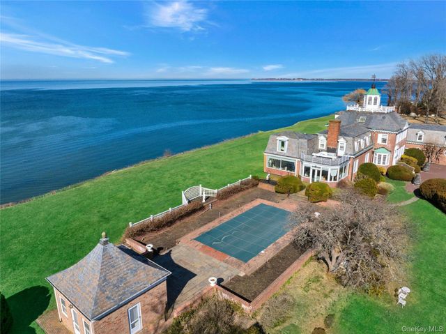 2 Wallis Lane, Saint James, NY 11780