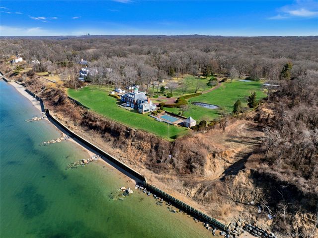 2 Wallis Lane, Saint James, NY 11780