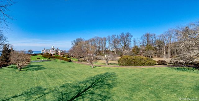 2 Wallis Lane, Saint James, NY 11780