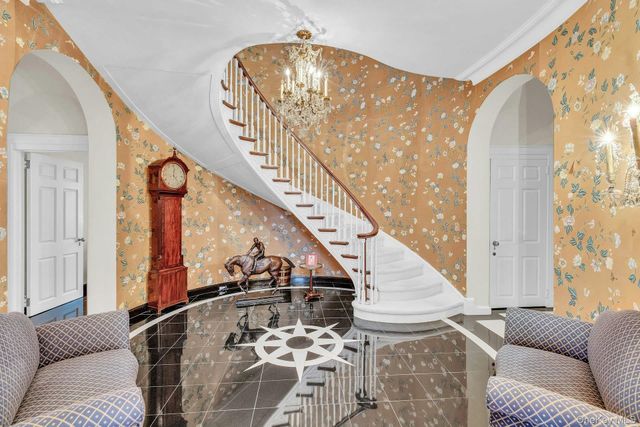 2 Wallis Lane, Saint James, NY 11780