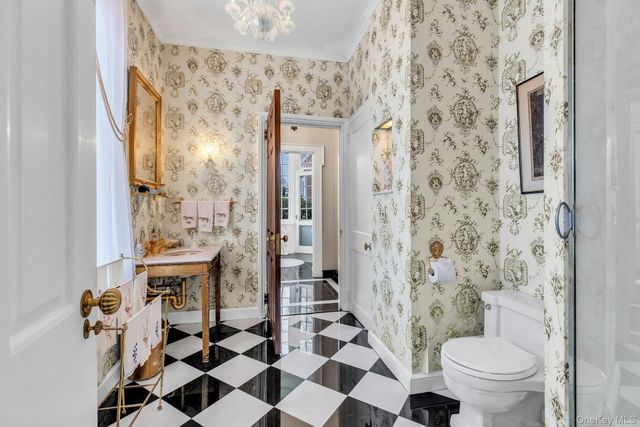 2 Wallis Lane, Saint James, NY 11780