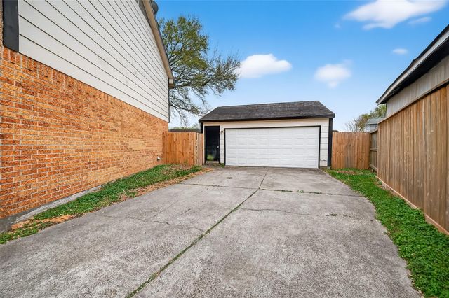 16006 El Toro Court, Webster, TX 77598