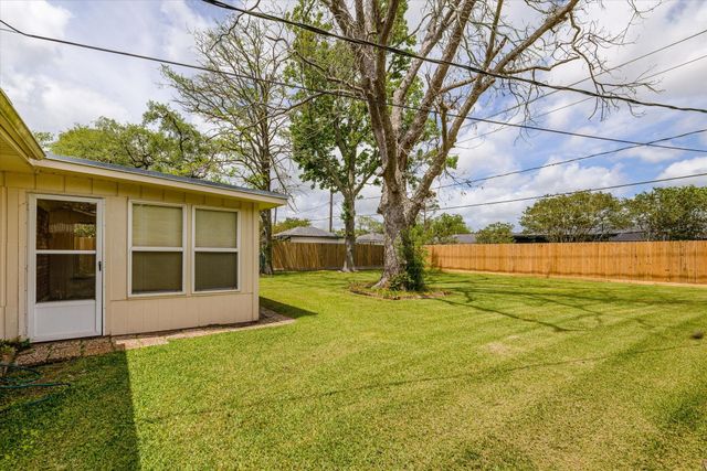 303 Balsam Street, Lake Jackson, TX 77566