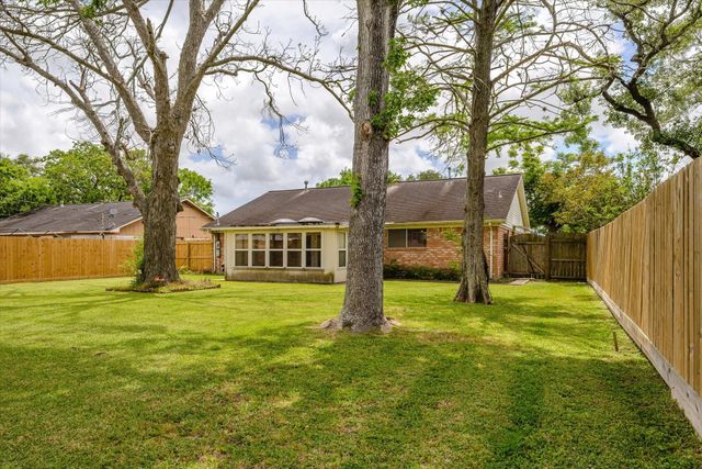 303 Balsam Street, Lake Jackson, TX 77566