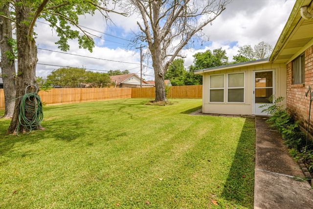 303 Balsam Street, Lake Jackson, TX 77566