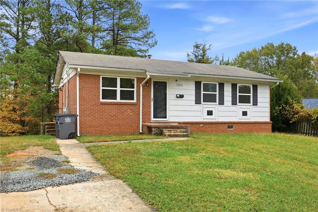 5015 Farmoor Circle, Winston-salem, NC 27105
