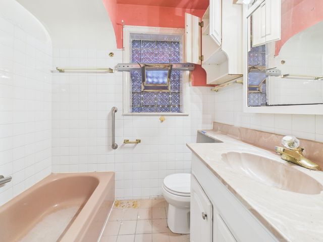10009 S Emerald Avenue, Chicago, IL 60628