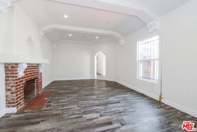 520 W 82nd Street, Los Angeles, CA 90044