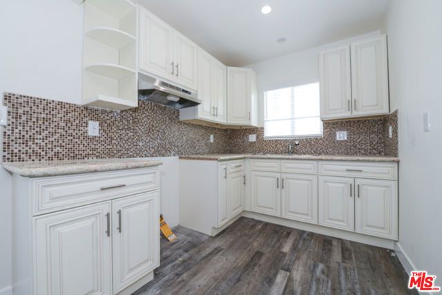 520 W 82nd Street, Los Angeles, CA 90044