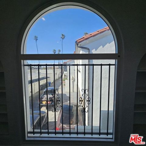 520 W 82nd Street, Los Angeles, CA 90044