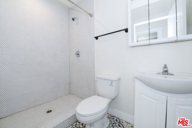 520 W 82nd Street, Los Angeles, CA 90044