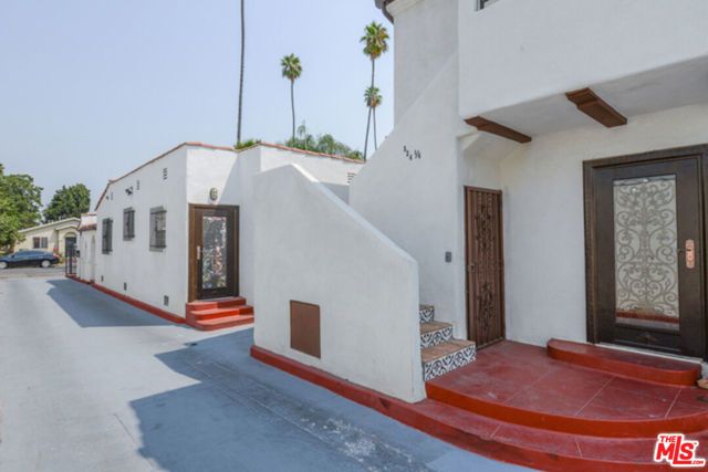 520 W 82nd Street, Los Angeles, CA 90044