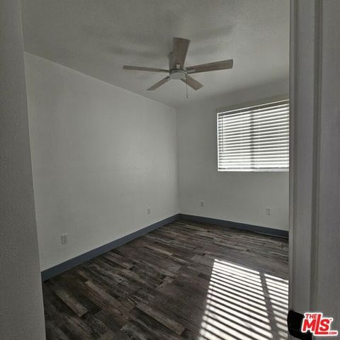 520 W 82nd Street, Los Angeles, CA 90044