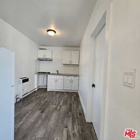 520 W 82nd Street, Los Angeles, CA 90044