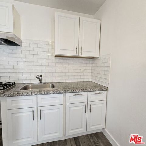 520 W 82nd Street, Los Angeles, CA 90044