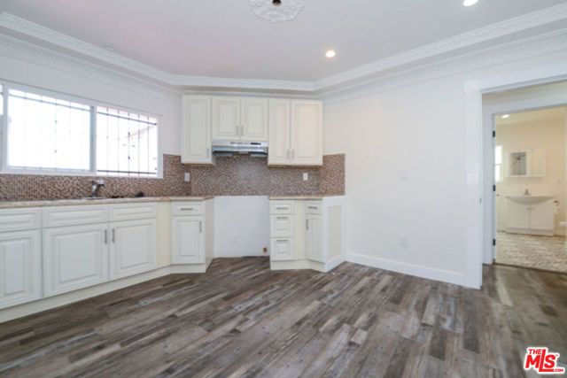 520 W 82nd Street, Los Angeles, CA 90044