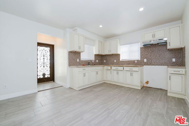 520 W 82nd Street, Los Angeles, CA 90044