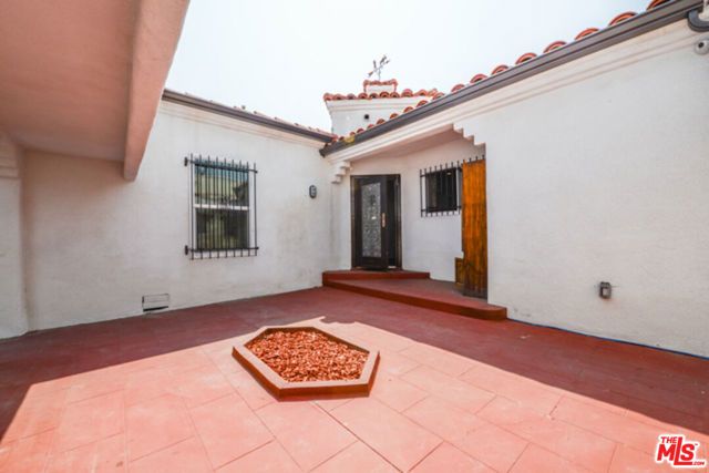 520 W 82nd Street, Los Angeles, CA 90044