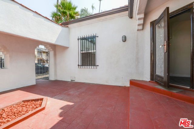 520 W 82nd Street, Los Angeles, CA 90044