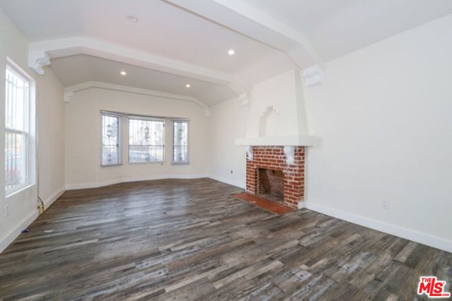 520 W 82nd Street, Los Angeles, CA 90044